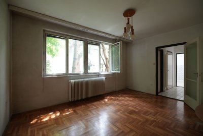 ZOBORHEGY téren eladó garzon