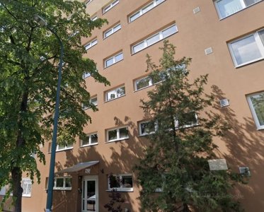 ZUGLÓBAN SZIGETELT HÁZBAN 49 nm-es ERKÉLYES LAKÁS ELADÓ