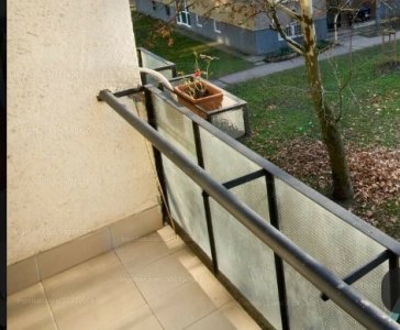 KISZUGLÓBAN I. em-i 51 nm-es ERKÉLYES LAKÁS ELADÓ