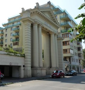 RITKASÁG!!! CÉZÁR HÁZBAN 2002-ben épült  LAKÁS ELADÓ!!!