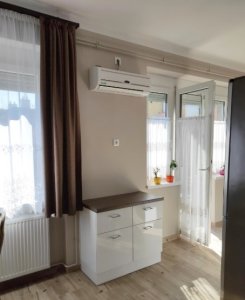 Nagyzuglóban KAFFKA PARKRA néző II. em-i 49 nm-es LAKÁS ELADÓ