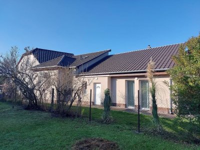 XV. ker. VÉCSEY KÁROLY utcánál 750 nm-es telken FELÚJÍTOTT 120 nm-es CSALÁDI HÁZ ELADÓ